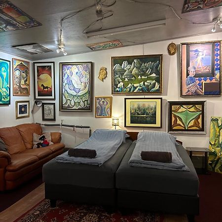 Brimarsbru Sleep Inn-Art Gallery Njarthvik Екстер'єр фото