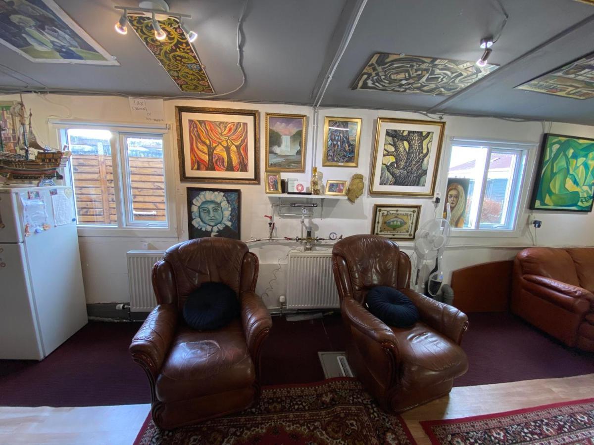 Brimarsbru Sleep Inn-Art Gallery Njarthvik Екстер'єр фото
