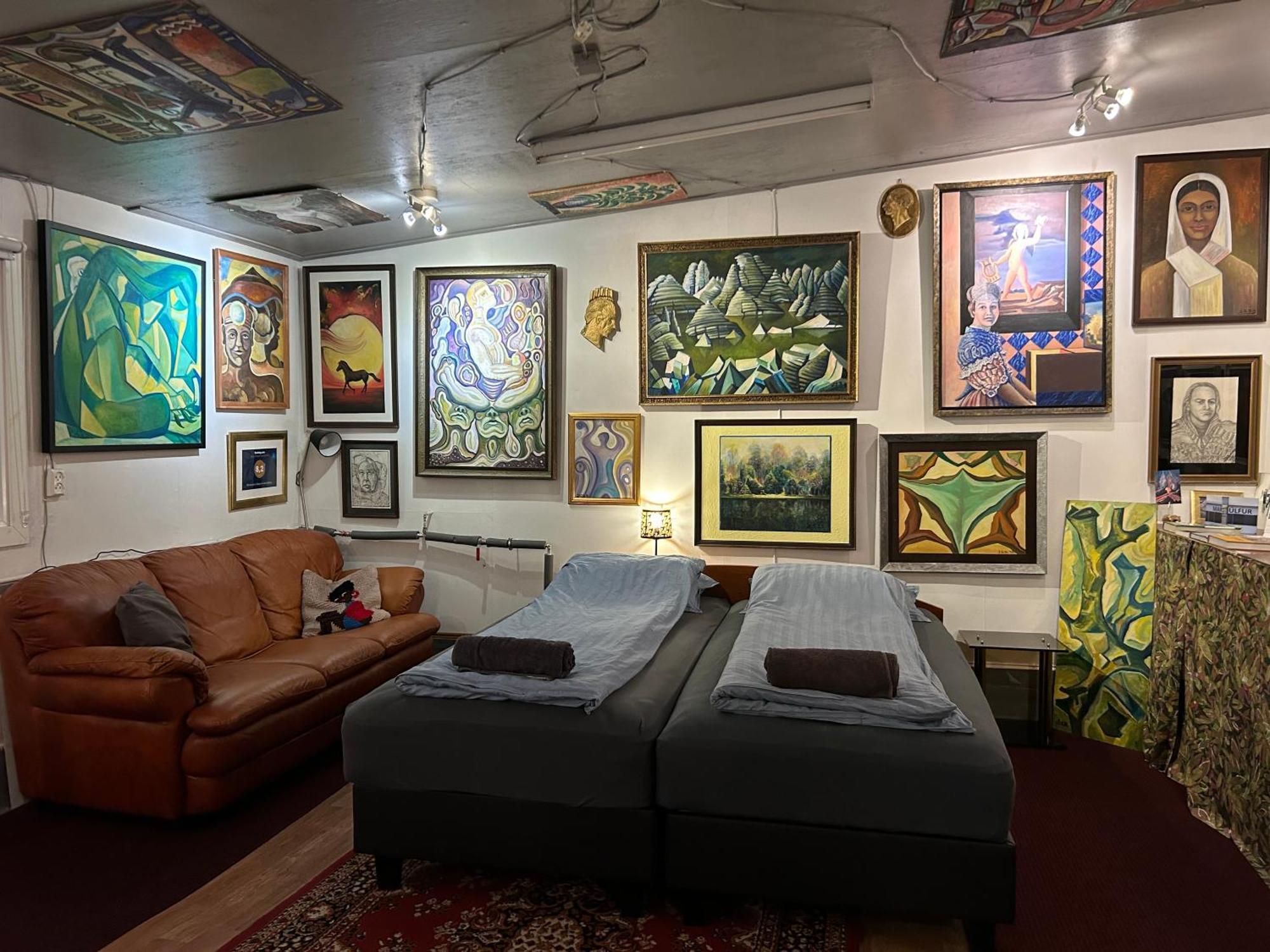 Brimarsbru Sleep Inn-Art Gallery Njarthvik Екстер'єр фото